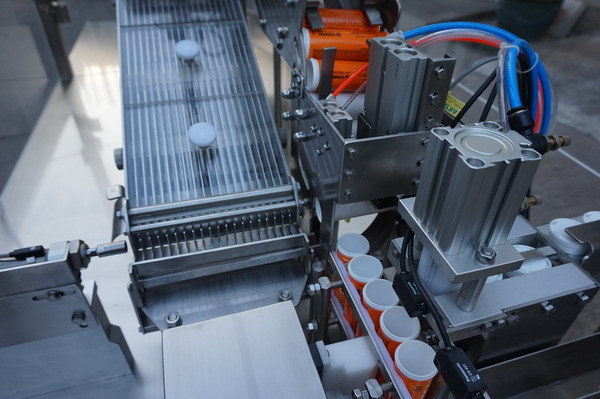 Venta caliente de la tableta efervescente envolver el tubo de llenado de la máquina de embalaje (BSP-40)