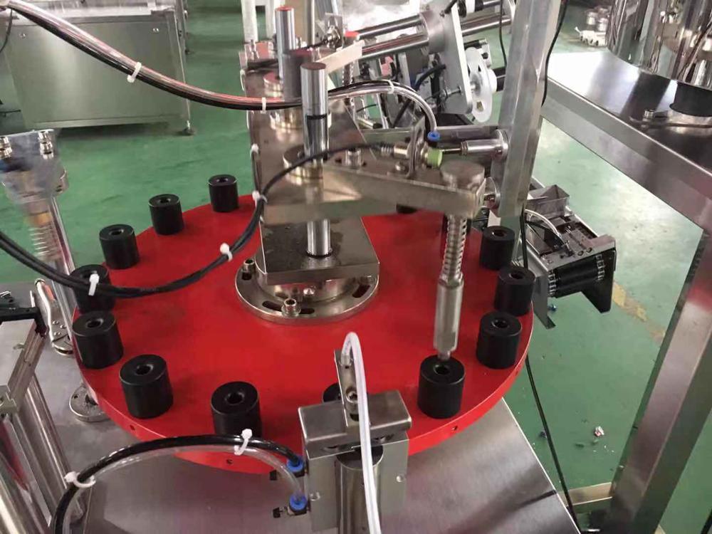 China 2 cabezas de la máquina de llenado de ampollas PP para líquido de ácido hialurónico cosmético