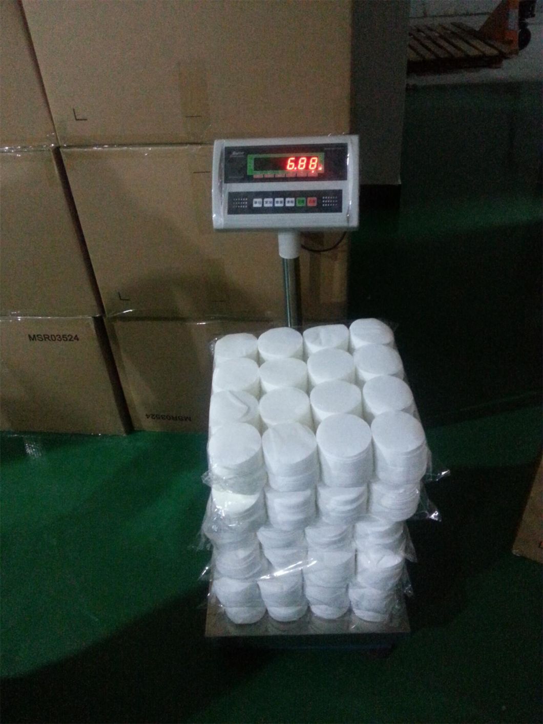 Máquina oculta para hacer té / café instantáneo taza de té