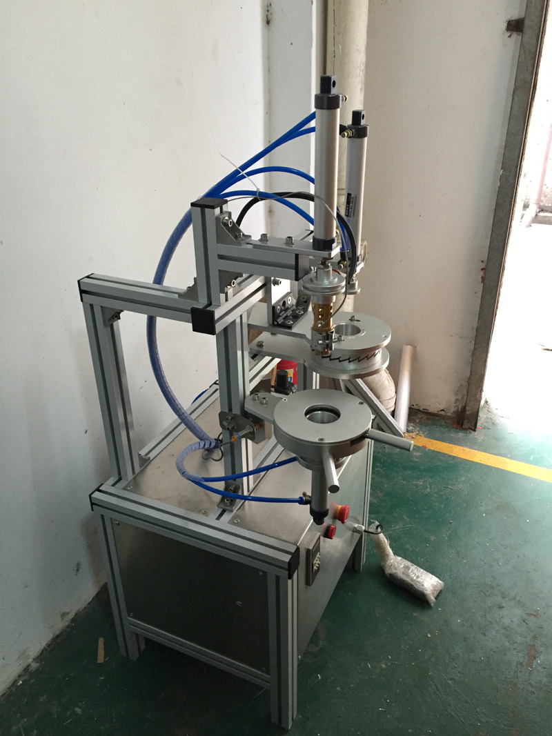 Máquina de embalaje plisada de papel de disolución de fusión de burbujas azules / máquina de embalaje de envoltura plisada de limpiador de inodoro