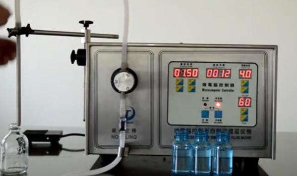 Aceite esencial de la bomba de pistón de la botella de la sola cabeza 10ml / crema / máquina de rellenar líquida