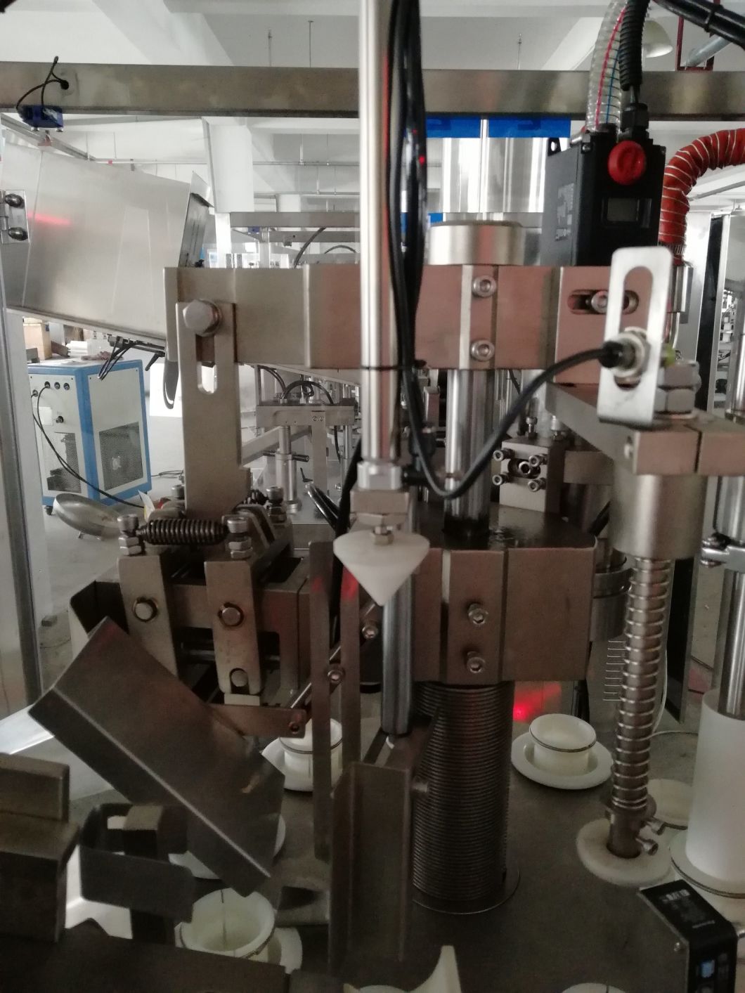 Máquina automática de llenado y sellado de tubos metálicos para pasta de dientes en loción (BNF-80)