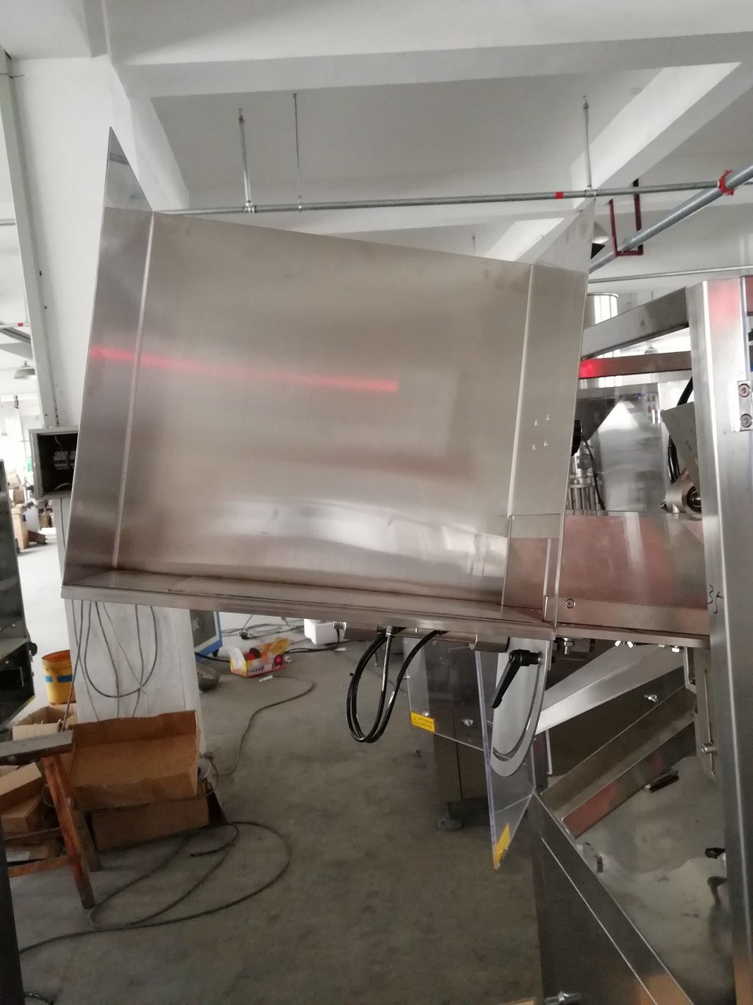 Máquina de llenado y sellado de tubos de plástico blando / laminado de tubos de plástico (cumple con las normas GMP)