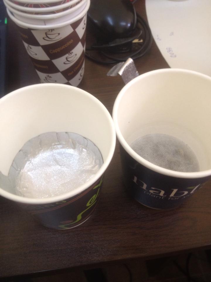 Máquina de envasado de llenado oculto de taza de té de filtro de trabajo manual para 2 cabezas