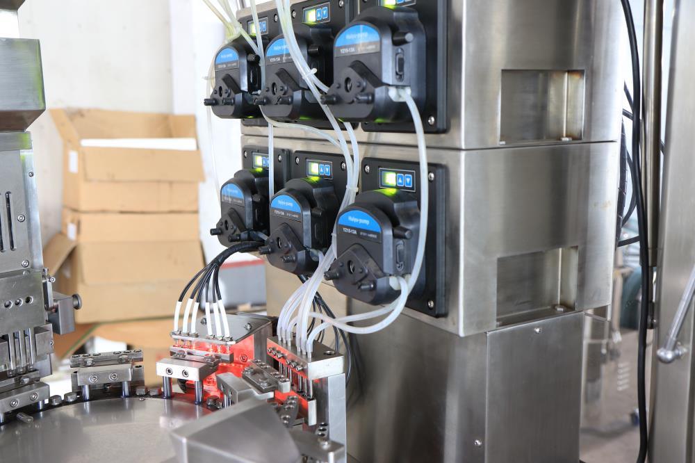 Njp260 Máquina automática de llenado de cápsulas líquidas de pellets en polvo con GMP