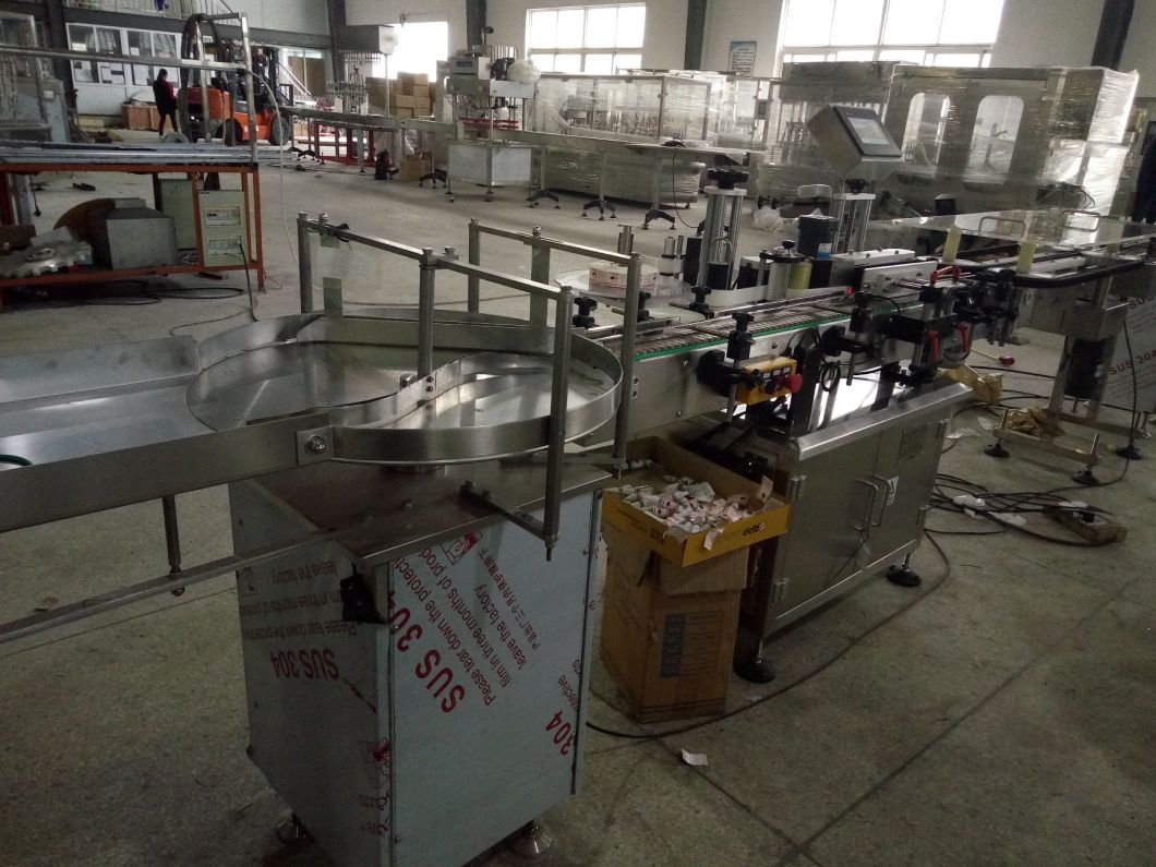 Etiquetadora para botella de líquido