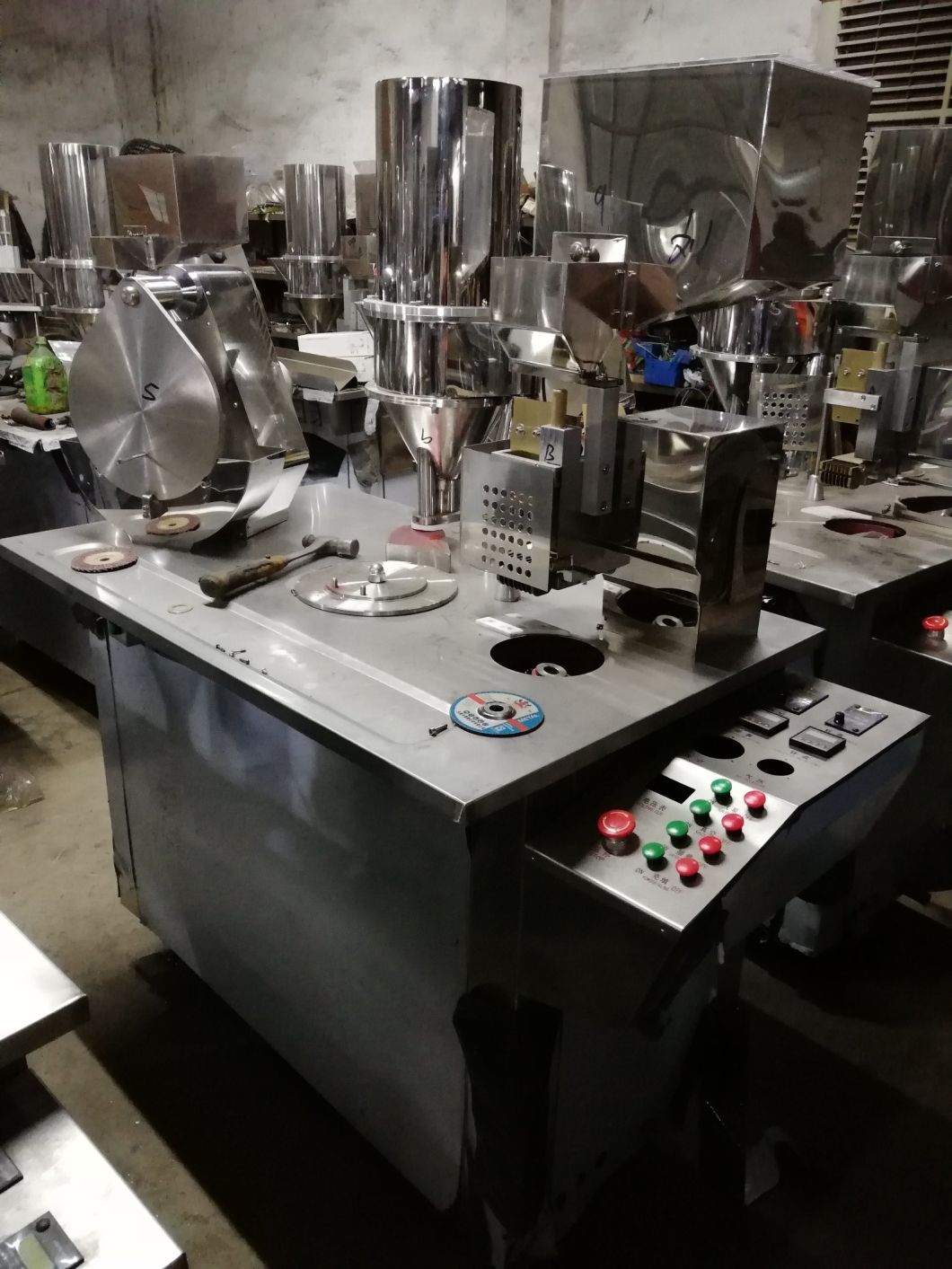 Máquina llenadora de cápsulas semiautomática pequeña Jtj-a / máquina contadora de cápsulas