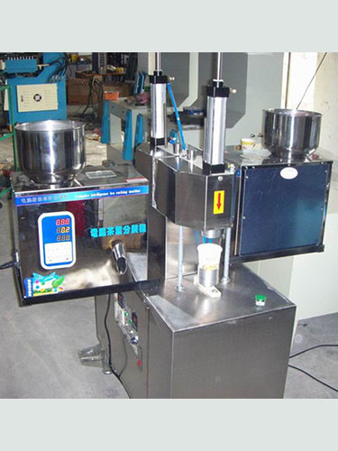 Máquina de llenado oculta de la taza de té instantánea de China con tres cabezas