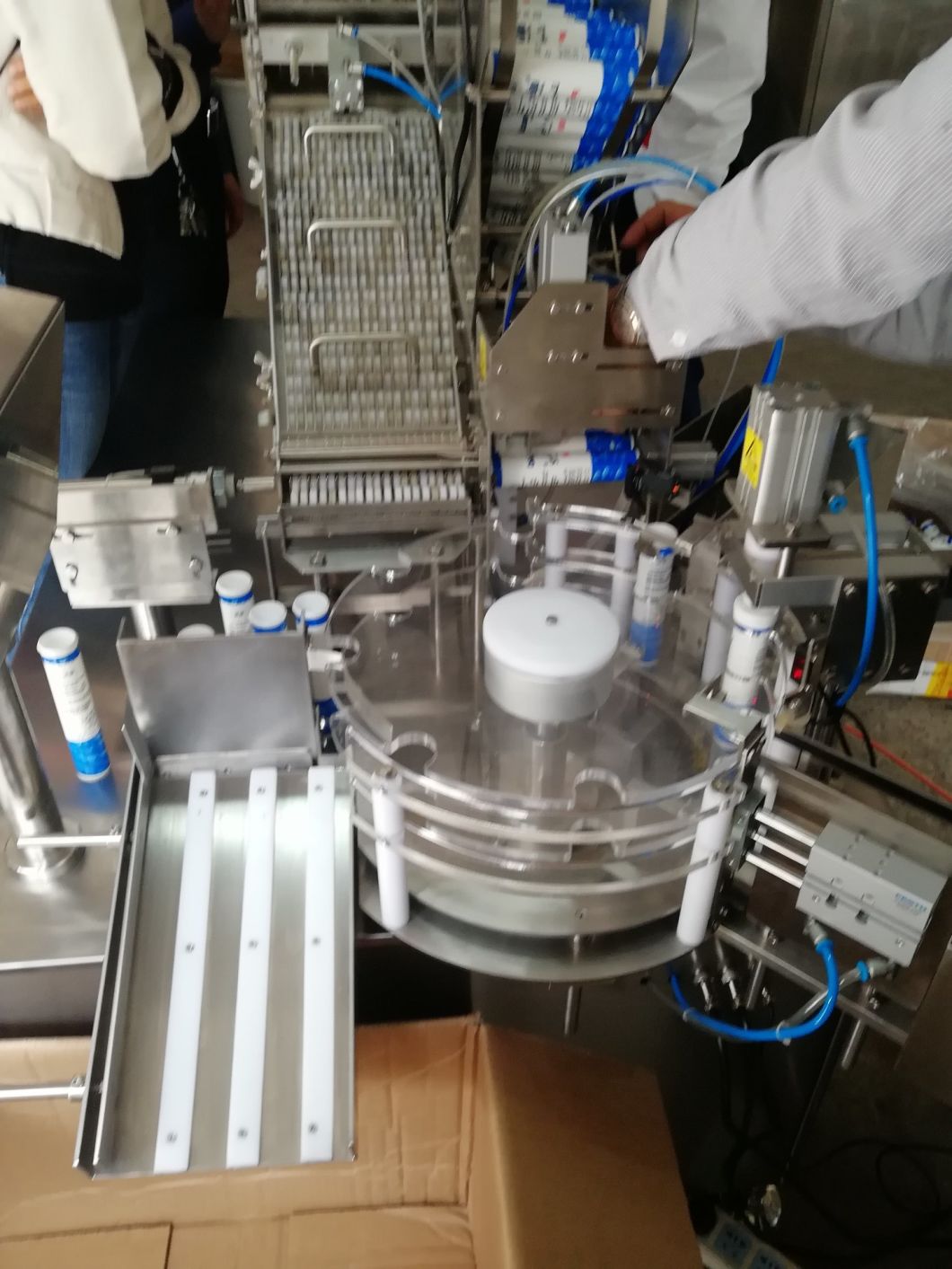 Fábrica de fabricación Máquina de llenado de tabletas de botella recta / Máquina de envasado de tabletas efervescentes (BSP40A)