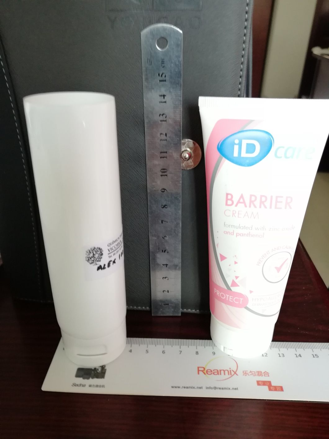 Máquina de llenado y sellado de tubo suave de loción corporal de China del fabricante con Ce