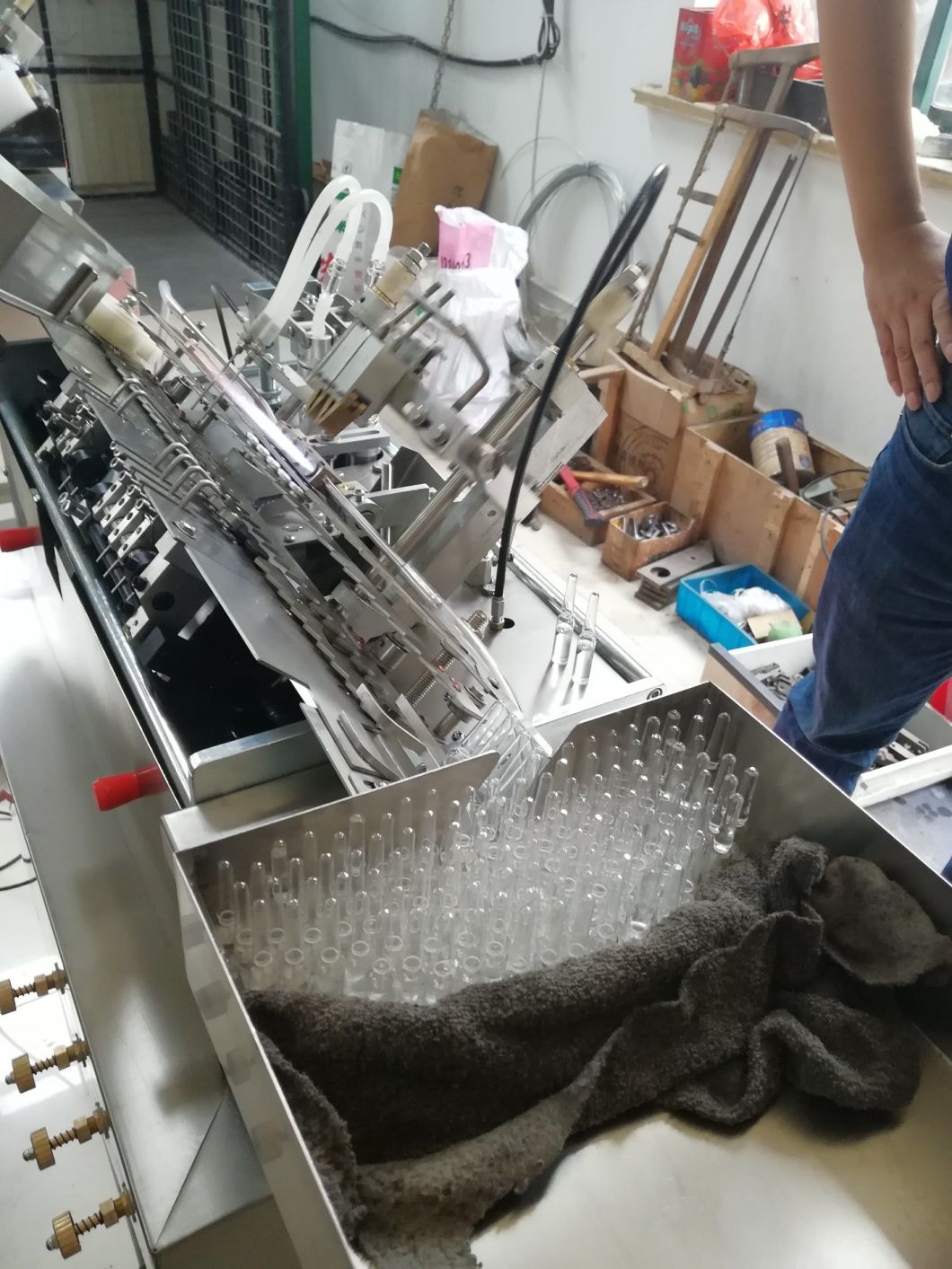 Máquina de sellado de llenado de ampollas de inyección farmacéutica de 5-10 ml con control de botón (AFS2)