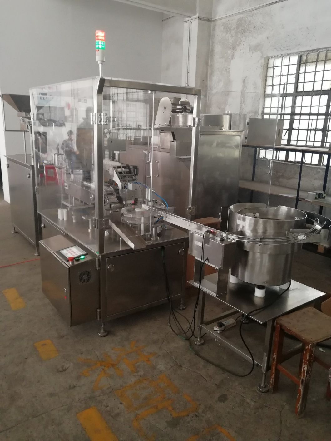 Tableta efervescente en la máquina empacadora de conteo de tubos con cubierta de vidrio