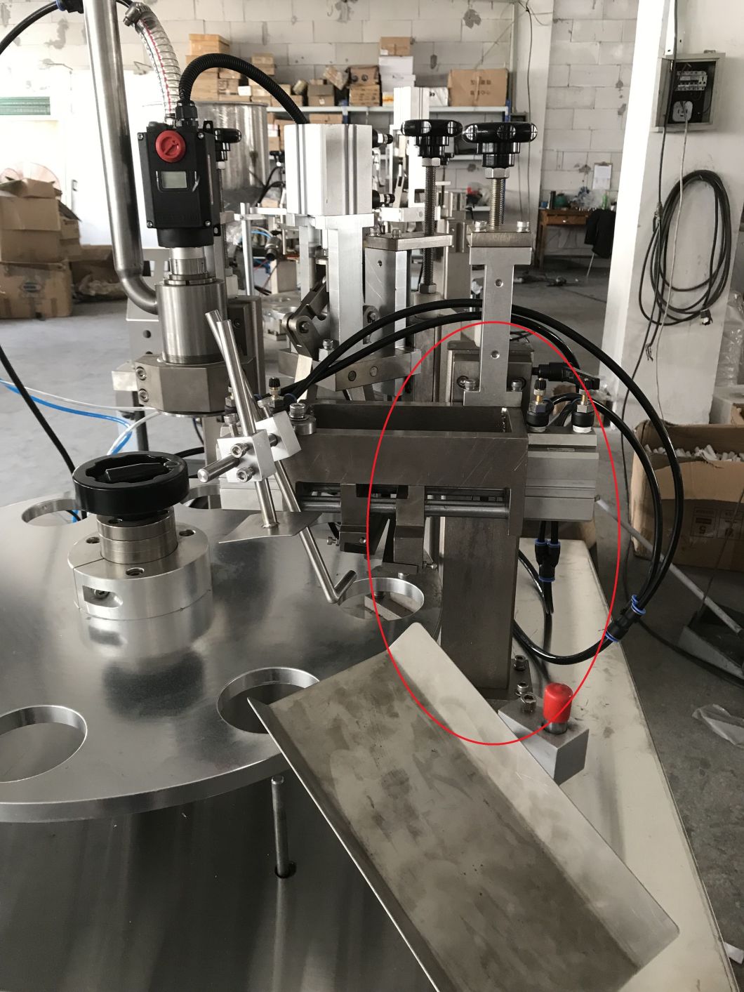 Полуавтоматическая/зубная паста/композит из мягкого пластика/алюминиевые тубы/запайочная машина для наполнения туб 