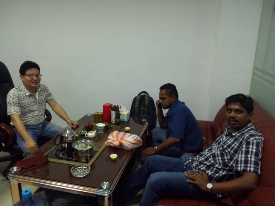 Горячая продажа Автоматическая упаковочная машина для мыльной пленки с конвейерной лентой 